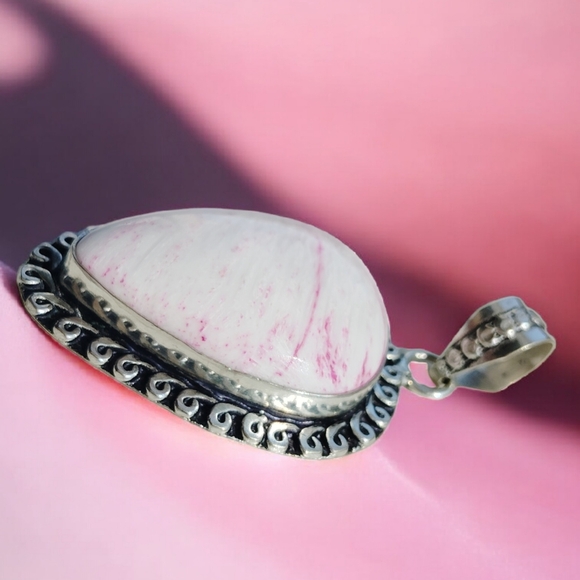 Elegant Silver and Pink Teardrop Necklace - Picture 3 of 3